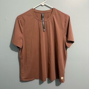 Vuori Women’s Short Sleeve Size Large